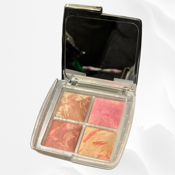 Hourglass Makeup New Hourglass Ghost Ambient Lighting Blush Quad